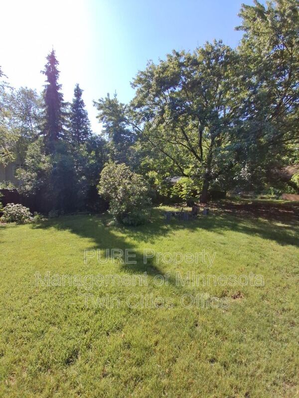 Foto del edificio - 15819 Lake Street Extension