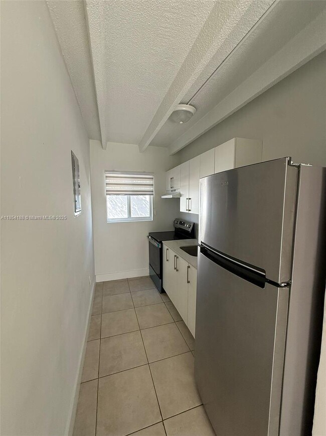Foto del edificio - 747 NW 60th St