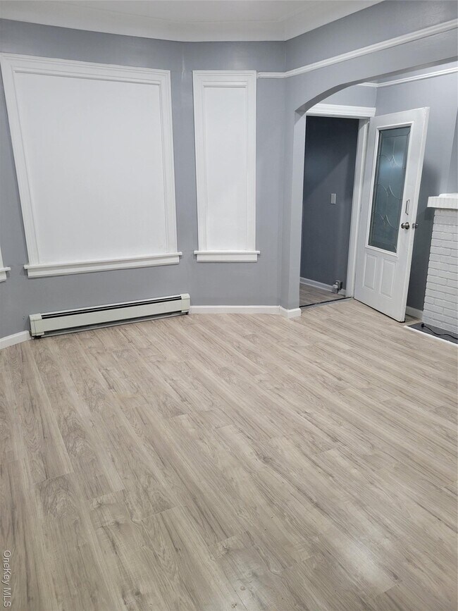 Foto del edificio - 871 Throgs Neck Expy