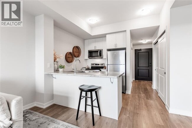 Photo du bâtiment - 870 Queenston Rd