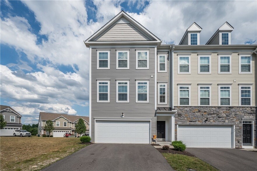 Foto principal - 45 Hawthorne DR