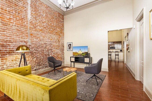 Building Photo - 30 Baronne St