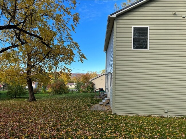 Building Photo - 4543 Mayflower Rd