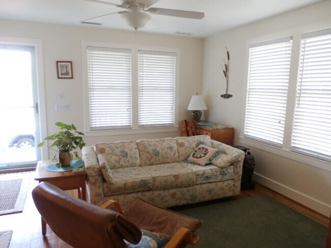 Foto del edificio - Charming 1 Bedroom Cottage