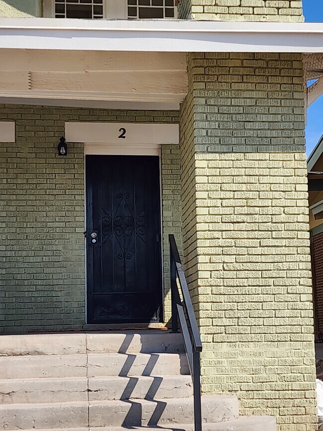 2401 #2 Front 3 - 2401 Montana Ave