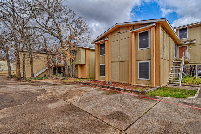 Building Photo - Treehouse Apartments