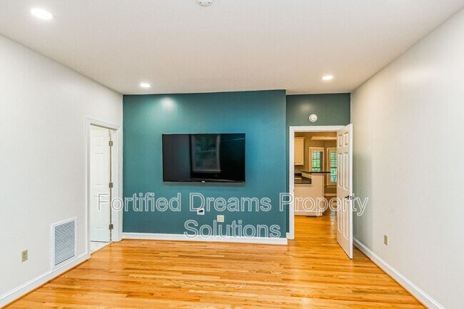 Building Photo - 3404 Iva Ada Dr