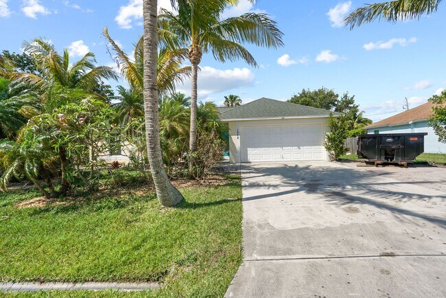 Foto del edificio - BEAUTIFUL 4/2/2 POOL HOME!