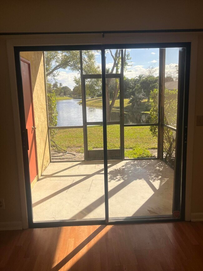 Building Photo - 1627 Hawthorne Pl