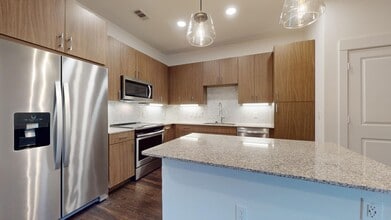 Interior Photo - Griffis Oak Lawn