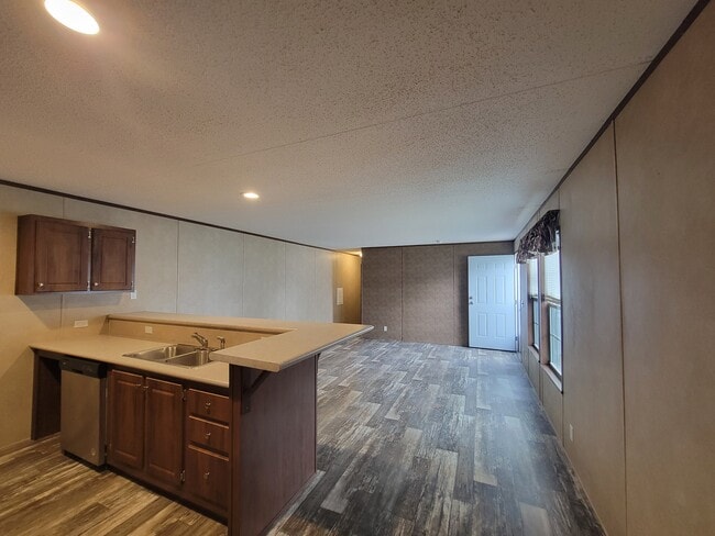 Building Photo - 3660 S Lapeer Rd