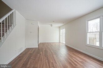 Building Photo - 117 Chaucer Rd