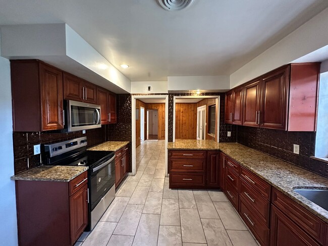 Foto del edificio - Home for Rent in Arlington 4-Bedroom, 2.5 ...