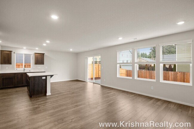 Foto del edificio - Beautiful 4 Bedroom 2.5 Bath Single Family...