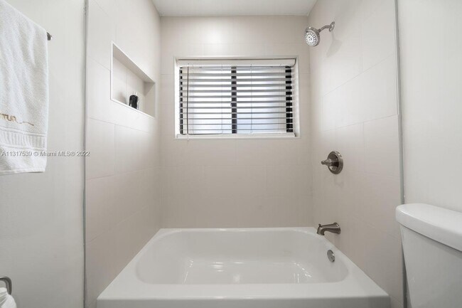 Foto del edificio - 11384 Royal Palm Blvd