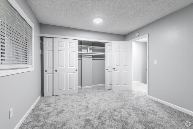 2HAB, 1.5BA - 905SF - Dormitorio 2 - Capitol Gardens