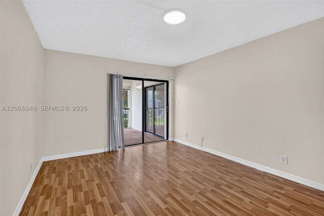 Foto del edificio - 220 Lakeview Dr