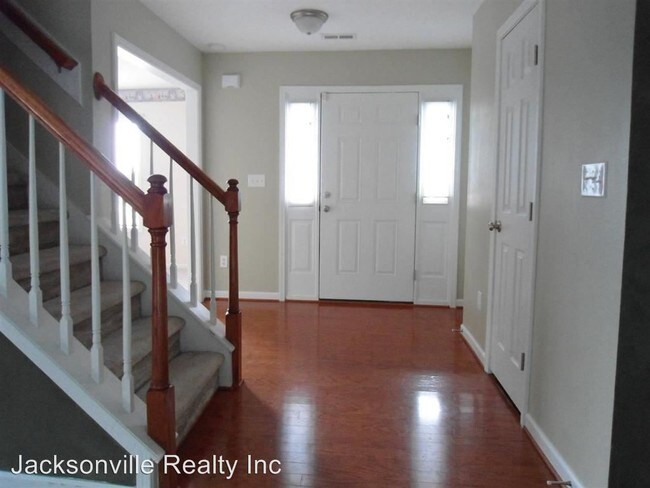 Building Photo - 313 Providence Dr