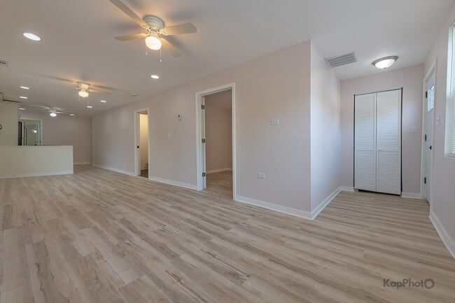 Foto del edificio - 2029 S Canalport Ave