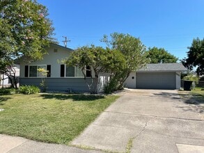 Building Photo - 1410 Gerry Way