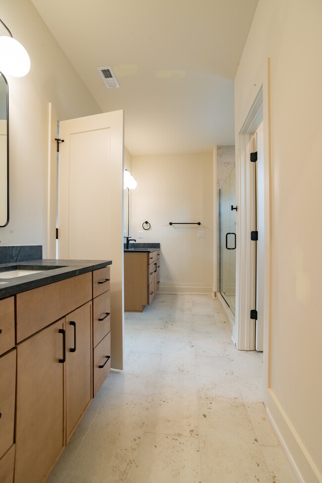 Foto del edificio - 979 Dozier Pl