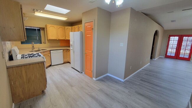 Building Photo - Remodeled 3 Bdrm/2 Ba Home with Refrigerat...