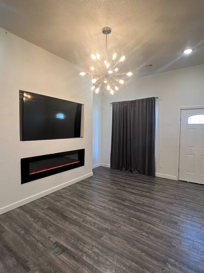 Building Photo - COMING SOON: BEAUTIFUL MODERN 2 BEDROOM / 1 BATHROOM WITH FENCED IN YARD CLOSE TO HOSPITALS IN JO...