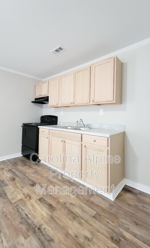 Building Photo - 505 Martin St