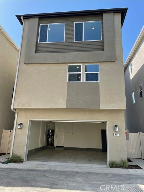 Foto principal - 907 E 2nd St