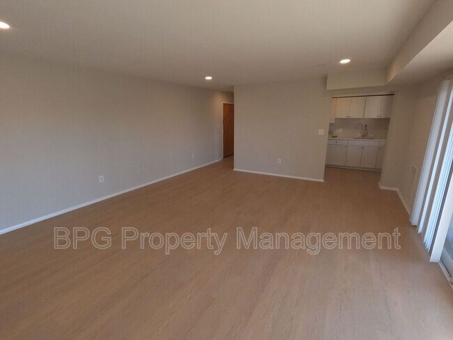 Foto del edificio - 8810 Wesley Ave