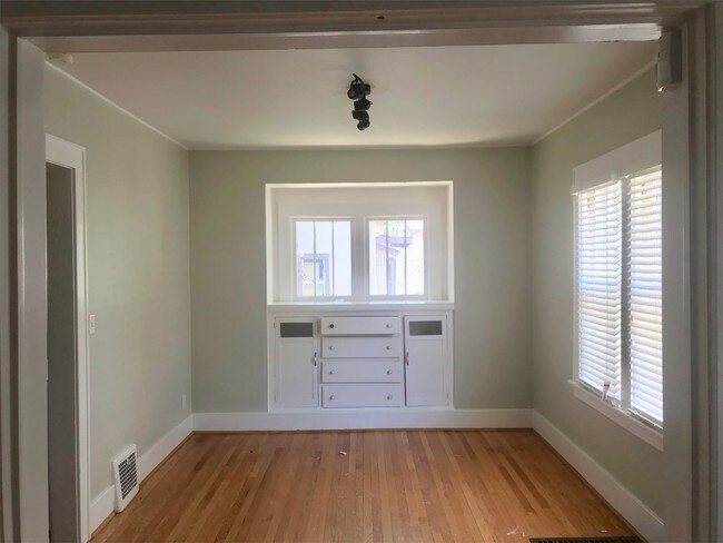 Building Photo - 400 N 39th St