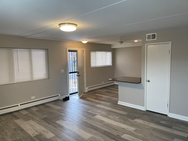 Family Room & Eat In Kitchen - 1040 Busse Hwy