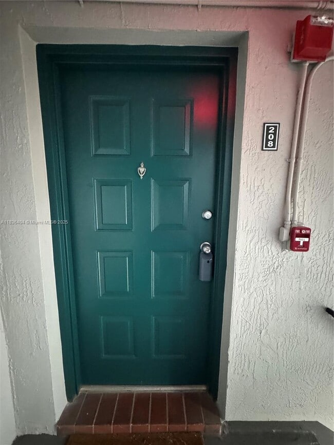 Foto del edificio - 7130 NW 179th St