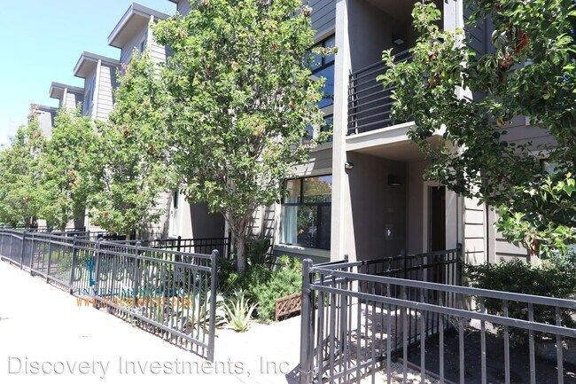 Building Photo - 2 br, 2 bath House - 2004 Market St.