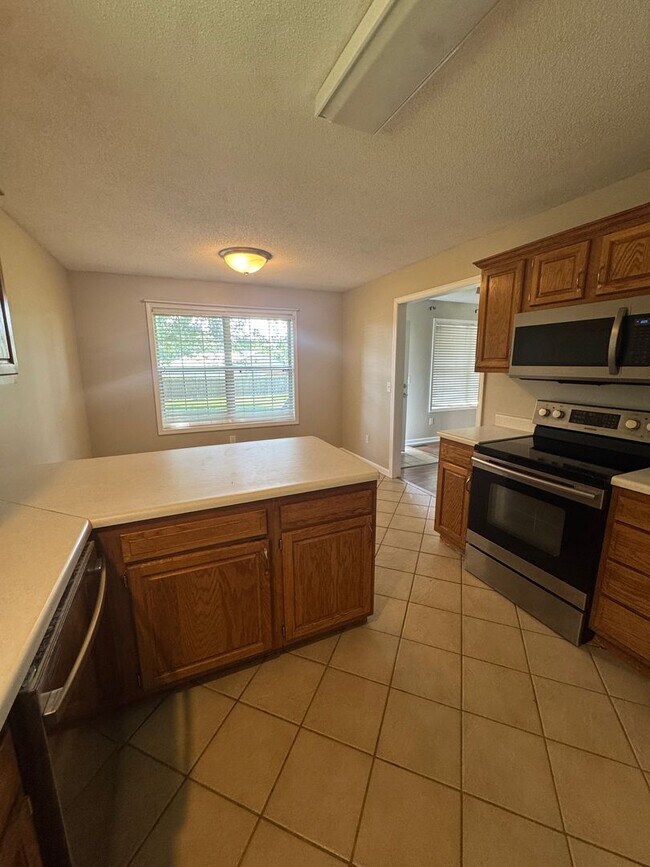 Building Photo - 3 Bedroom Home Strafford, Missouri