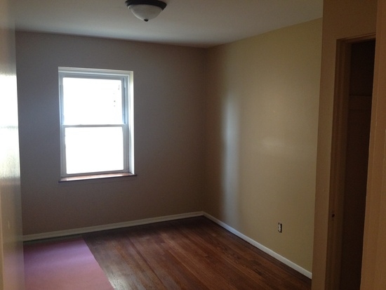 Living Area - 1934-2000 W 5th Ave