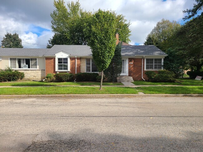 Building Photo - 7001 Lavergne Ave