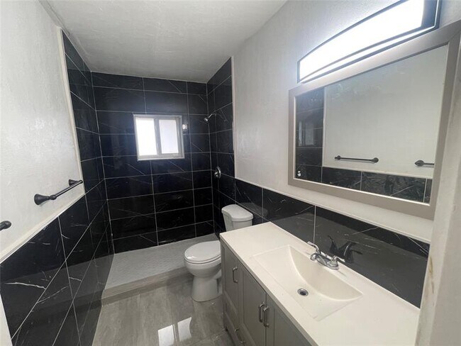 Foto del edificio - 7902 NW 70th Ct