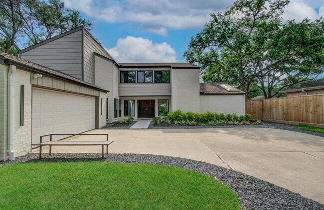 Building Photo - 1607 Big Lake Dr