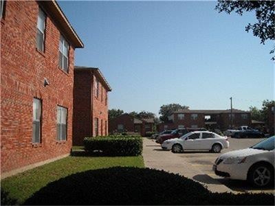 Primary Photo - 1400 E King David Dr