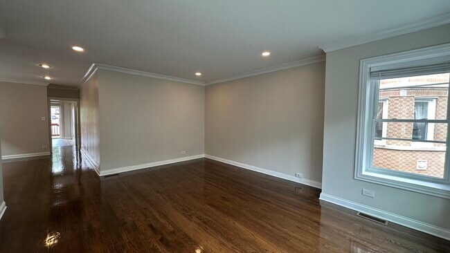 Foto del edificio - 5632 N St Louis Ave
