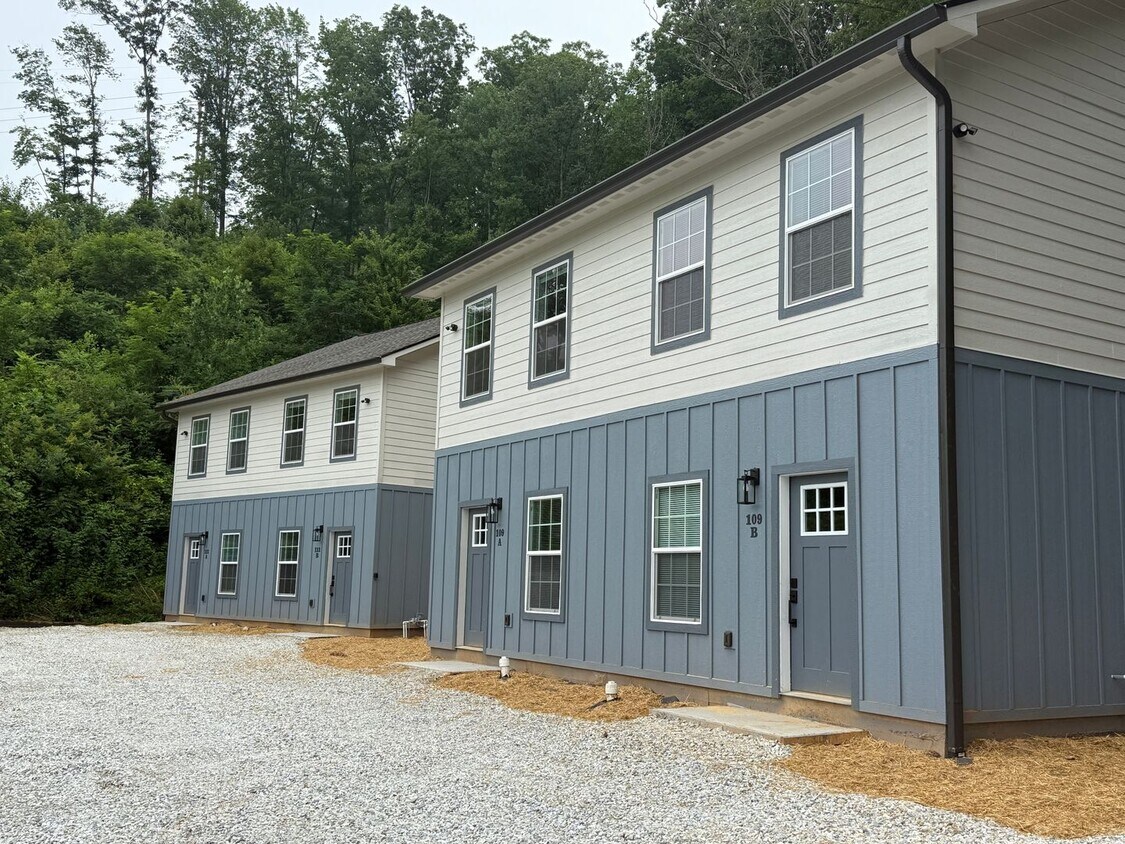 Foto principal - Newly Built 2 Bedroom 2.5 Bath