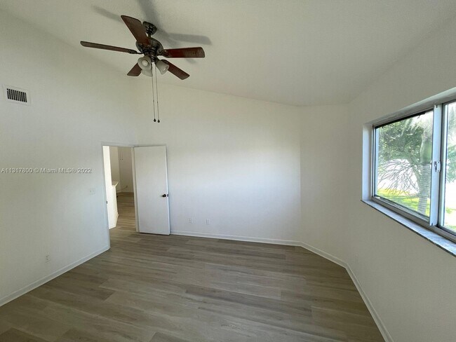 Foto del edificio - 3465 NW 44th St