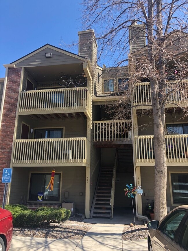 Building Photo - 6385 Oak St