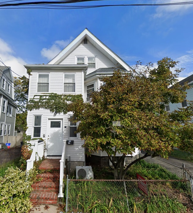 Building Photo - 17 Holman St