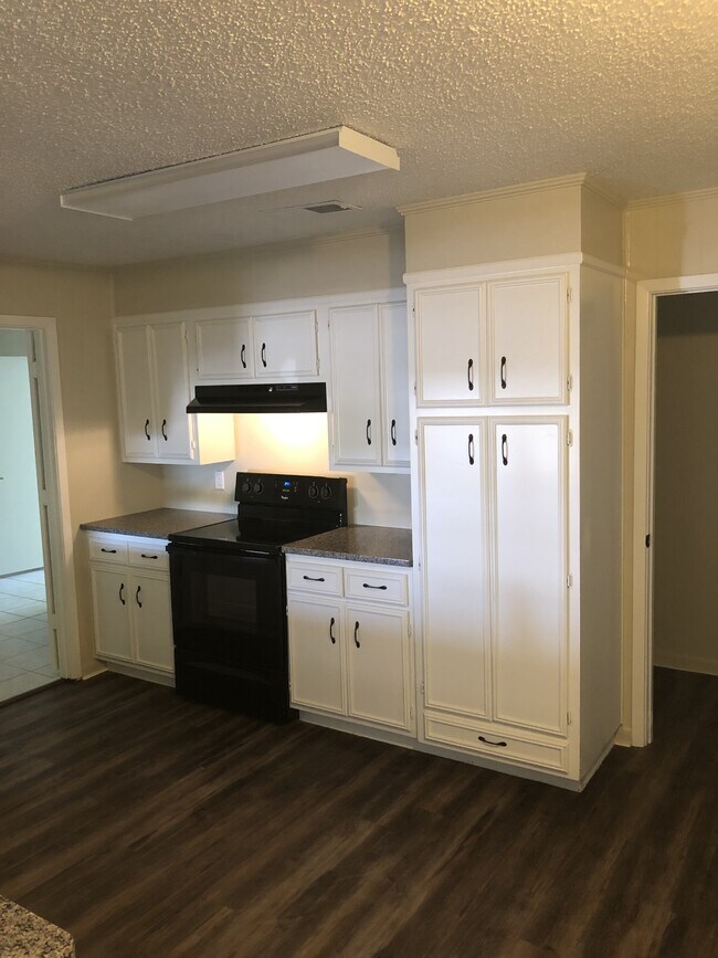 Foto del edificio - 9800 Dollarway Rd