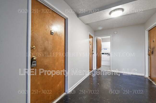 Building Photo - 3400 Lesway Ct