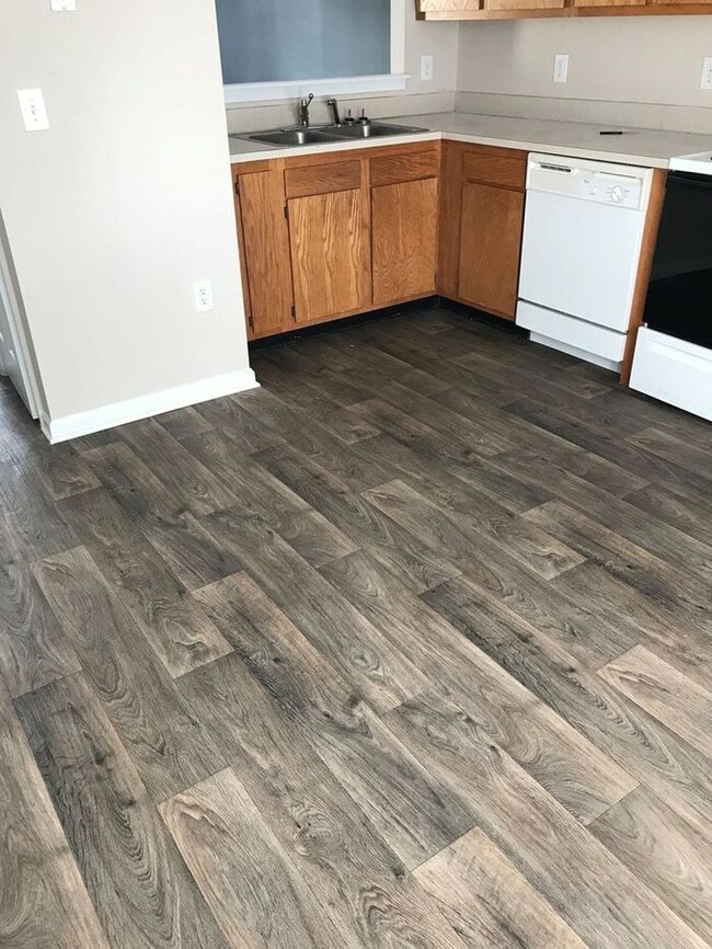 Building Photo - White Oak of Kannapolis, 2br 1.5ba townhom...