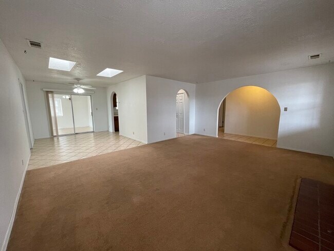 Foto del edificio - Beautiful Rio Rancho home available now!