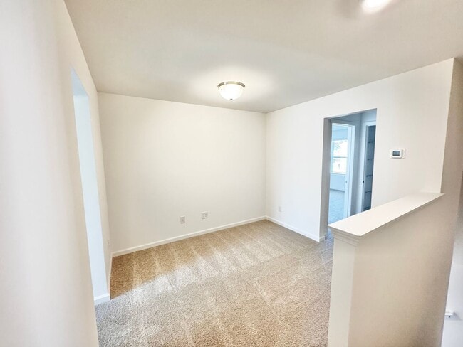 Building Photo - Waling distance to the  historic downtown ...